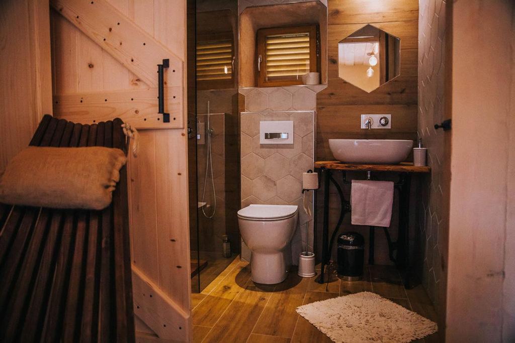 Sleeping With Bees - Tourist Farm Muha Apartment Grosuplje Exterior photo