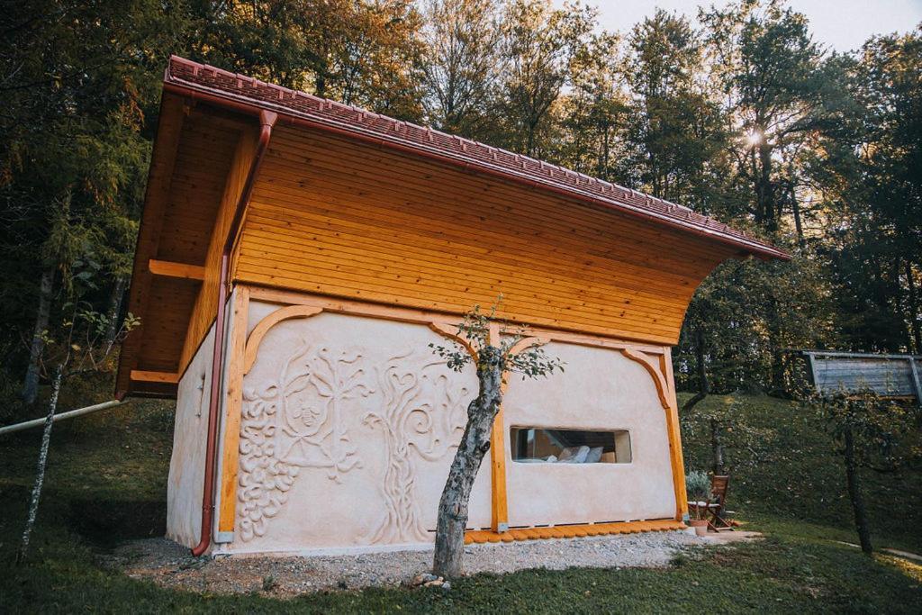 Sleeping With Bees - Tourist Farm Muha Apartment Grosuplje Exterior photo