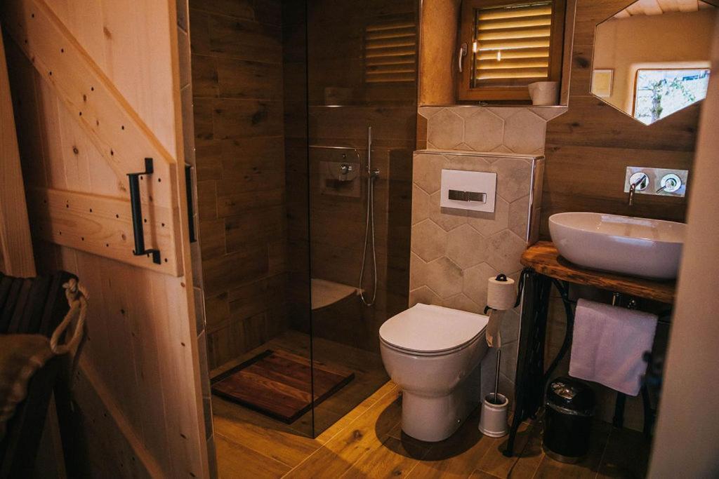 Sleeping With Bees - Tourist Farm Muha Apartment Grosuplje Exterior photo